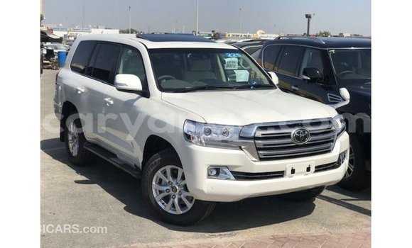 Acheter Import Voiture Toyota Land Cruiser Blanc à Import - Dubai, Namibie Acheter Import Voiture Toyota Land Cruiser Blanc à Import - Dubai, Namibie