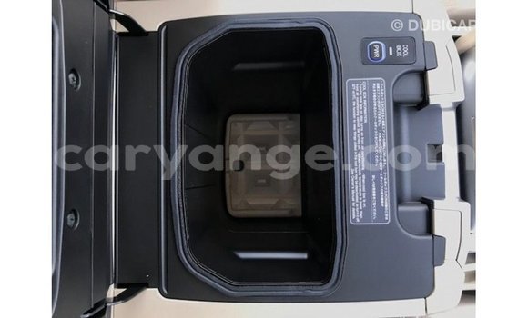 Acheter Import Voiture Toyota Land Cruiser Blanc à Import - Dubai, Namibie Acheter Import Voiture Toyota Land Cruiser Blanc à Import - Dubai, Namibie