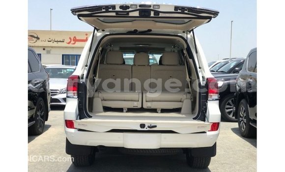 Acheter Import Voiture Toyota Land Cruiser Blanc à Import - Dubai, Namibie Acheter Import Voiture Toyota Land Cruiser Blanc à Import - Dubai, Namibie