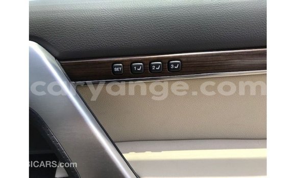 Acheter Import Voiture Toyota Land Cruiser Blanc à Import - Dubai, Namibie Acheter Import Voiture Toyota Land Cruiser Blanc à Import - Dubai, Namibie