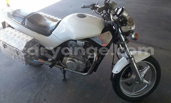 Buy Used Suzuki VX800 White Moto in Windhoek in Namibia Buy Used Suzuki VX800 White Moto in Windhoek in Namibia