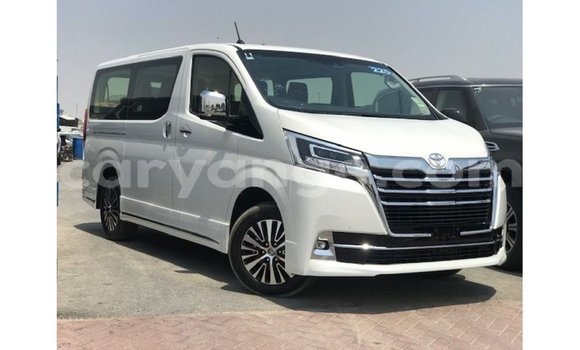 Acheter Import Voiture Toyota Granvia Blanc à Import - Dubai, Namibie