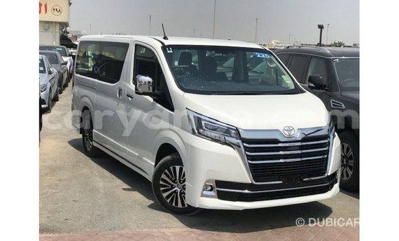 Acheter Import Voiture Toyota Granvia Blanc à Import - Dubai, Namibie Acheter Import Voiture Toyota Granvia Blanc à Import - Dubai, Namibie