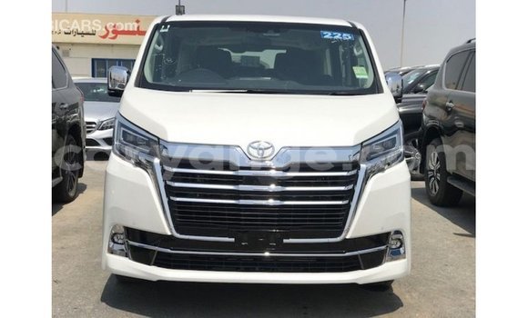 Acheter Import Voiture Toyota Granvia Blanc à Import - Dubai, Namibie Acheter Import Voiture Toyota Granvia Blanc à Import - Dubai, Namibie