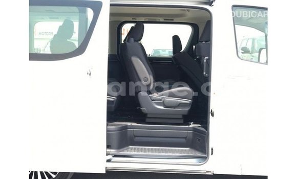 Acheter Import Voiture Toyota Granvia Blanc à Import - Dubai, Namibie Acheter Import Voiture Toyota Granvia Blanc à Import - Dubai, Namibie