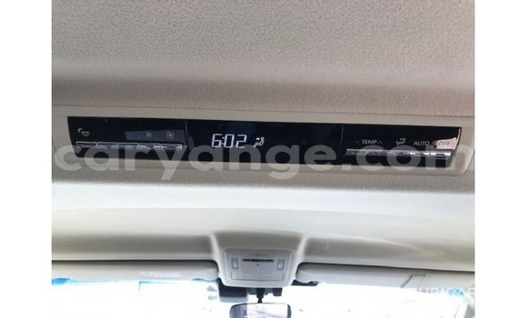 Acheter Import Voiture Toyota Granvia Blanc à Import - Dubai, Namibie Acheter Import Voiture Toyota Granvia Blanc à Import - Dubai, Namibie