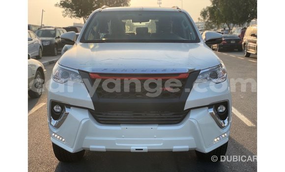 Acheter Import Voiture Toyota Fortuner Blanc à Import - Dubai, Namibie Acheter Import Voiture Toyota Fortuner Blanc à Import - Dubai, Namibie