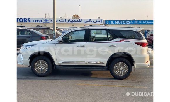 Acheter Import Voiture Toyota Fortuner Blanc à Import - Dubai, Namibie Acheter Import Voiture Toyota Fortuner Blanc à Import - Dubai, Namibie
