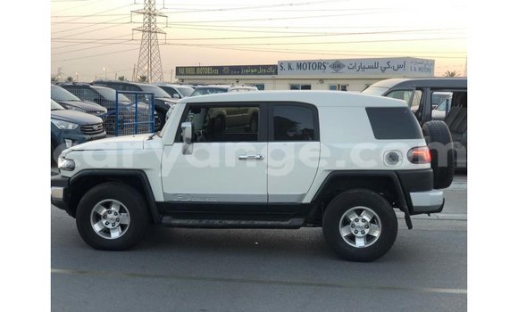 Acheter Import Voiture Toyota FJ Cruiser Blanc à Import - Dubai, Namibie Acheter Import Voiture Toyota FJ Cruiser Blanc à Import - Dubai, Namibie