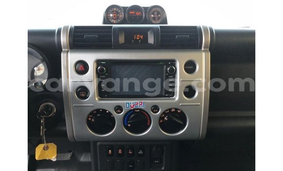 Acheter Import Voiture Toyota FJ Cruiser Blanc à Import - Dubai, Namibie Acheter Import Voiture Toyota FJ Cruiser Blanc à Import - Dubai, Namibie