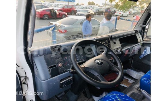 Acheter Import Voiture Mitsubishi Carisma Blanc à Import - Dubai, Namibie Acheter Import Voiture Mitsubishi Carisma Blanc à Import - Dubai, Namibie