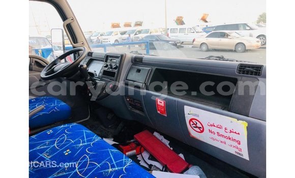 Acheter Import Voiture Mitsubishi Carisma Blanc à Import - Dubai, Namibie Acheter Import Voiture Mitsubishi Carisma Blanc à Import - Dubai, Namibie