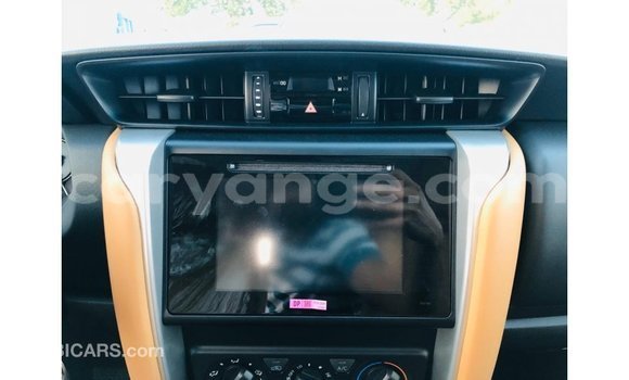 Acheter Import Voiture Toyota Fortuner Noir à Import - Dubai, Namibie Acheter Import Voiture Toyota Fortuner Noir à Import - Dubai, Namibie