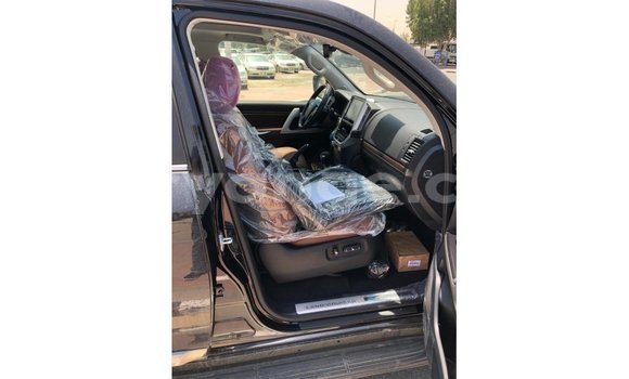 Acheter Import Voiture Toyota Land Cruiser Noir à Import - Dubai, Namibie Acheter Import Voiture Toyota Land Cruiser Noir à Import - Dubai, Namibie