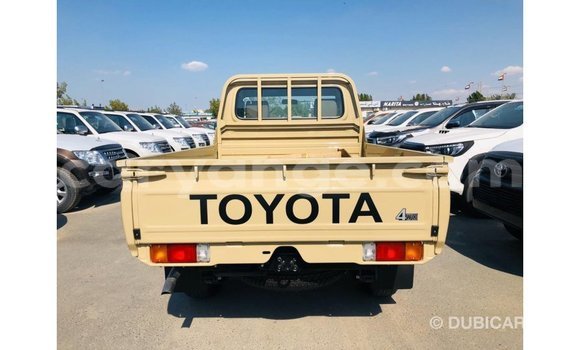 Acheter Import Voiture Toyota Land Cruiser Beige à Import - Dubai, Namibie Acheter Import Voiture Toyota Land Cruiser Beige à Import - Dubai, Namibie
