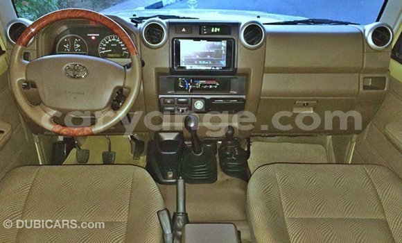 Acheter Import Voiture Toyota Land Cruiser Beige à Import - Dubai, Namibie Acheter Import Voiture Toyota Land Cruiser Beige à Import - Dubai, Namibie
