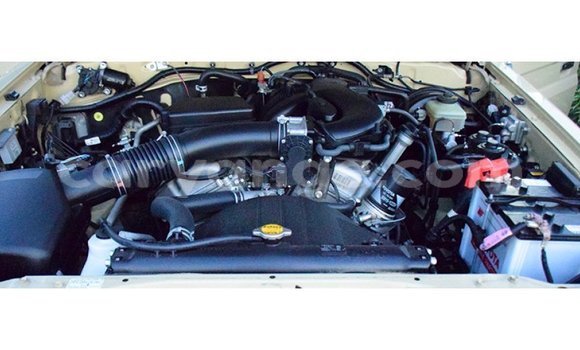 Acheter Import Voiture Toyota Land Cruiser Beige à Import - Dubai, Namibie Acheter Import Voiture Toyota Land Cruiser Beige à Import - Dubai, Namibie