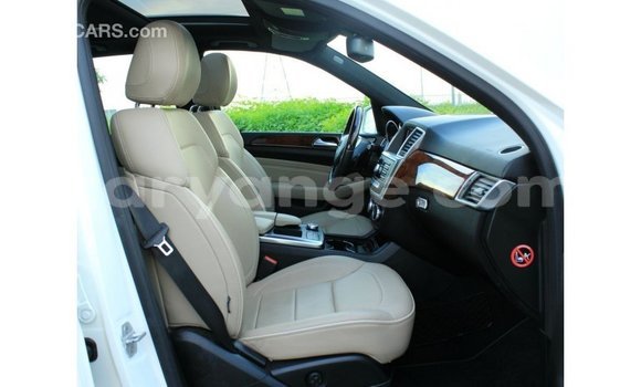 Acheter Import Voiture Mercedes-Benz 190 Blanc à Import - Dubai, Namibie Acheter Import Voiture Mercedes-Benz 190 Blanc à Import - Dubai, Namibie