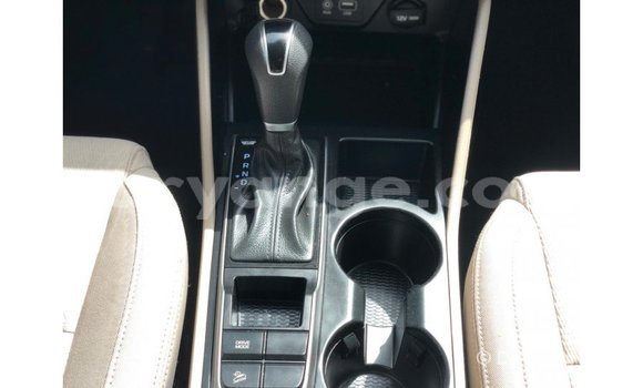 Acheter Import Voiture Hyundai Tucson Rouge à Import - Dubai, Namibie Acheter Import Voiture Hyundai Tucson Rouge à Import - Dubai, Namibie