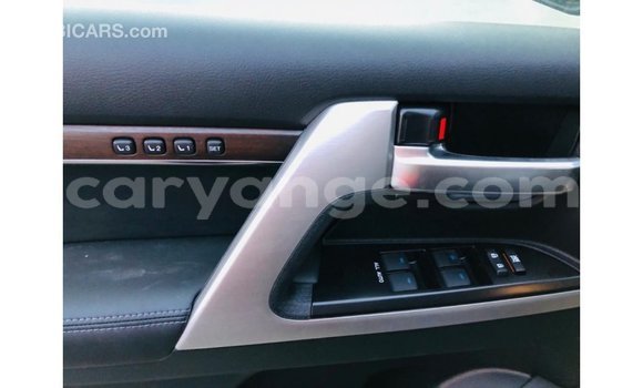 Acheter Import Voiture Toyota Land Cruiser Noir à Import - Dubai, Namibie Acheter Import Voiture Toyota Land Cruiser Noir à Import - Dubai, Namibie