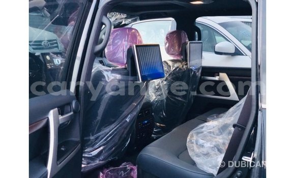 Acheter Import Voiture Toyota Land Cruiser Noir à Import - Dubai, Namibie Acheter Import Voiture Toyota Land Cruiser Noir à Import - Dubai, Namibie