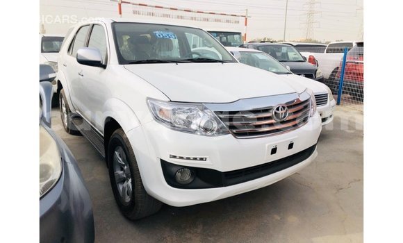 Acheter Import Voiture Toyota Fortuner Blanc à Import - Dubai, Namibie Acheter Import Voiture Toyota Fortuner Blanc à Import - Dubai, Namibie