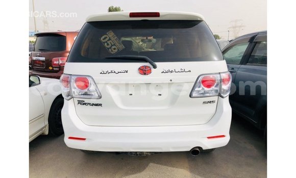 Acheter Import Voiture Toyota Fortuner Blanc à Import - Dubai, Namibie Acheter Import Voiture Toyota Fortuner Blanc à Import - Dubai, Namibie