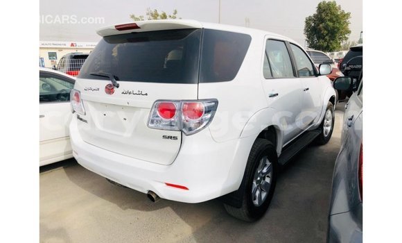Acheter Import Voiture Toyota Fortuner Blanc à Import - Dubai, Namibie Acheter Import Voiture Toyota Fortuner Blanc à Import - Dubai, Namibie