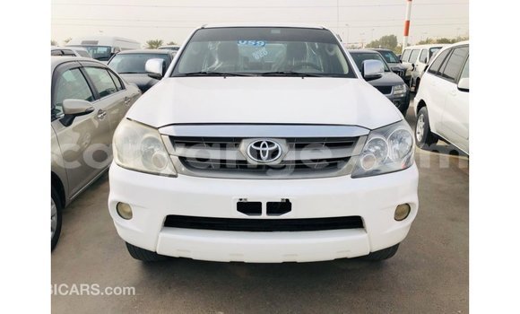 Acheter Import Voiture Toyota Fortuner Blanc à Import - Dubai, Namibie Acheter Import Voiture Toyota Fortuner Blanc à Import - Dubai, Namibie