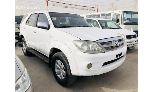 Acheter Import Voiture Toyota Fortuner Blanc à Import - Dubai, Namibie Acheter Import Voiture Toyota Fortuner Blanc à Import - Dubai, Namibie