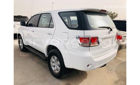 Acheter Import Voiture Toyota Fortuner Blanc à Import - Dubai, Namibie Acheter Import Voiture Toyota Fortuner Blanc à Import - Dubai, Namibie
