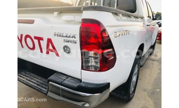 Acheter Import Voiture Toyota Hilux Blanc à Import - Dubai, Namibie Acheter Import Voiture Toyota Hilux Blanc à Import - Dubai, Namibie