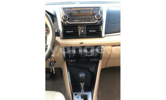 Acheter Import Voiture Toyota Yaris Blanc à Import - Dubai, Namibie Acheter Import Voiture Toyota Yaris Blanc à Import - Dubai, Namibie