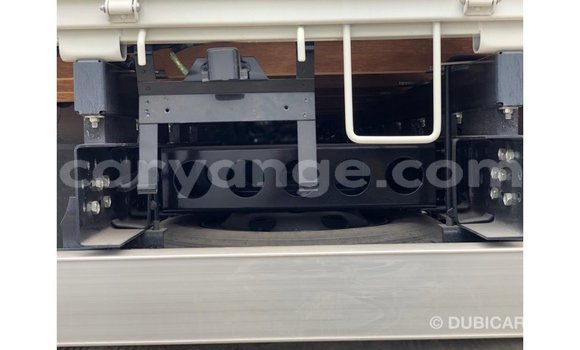 Acheter Import Voiture Isuzu Rodeo Blanc à Import - Dubai, Namibie Acheter Import Voiture Isuzu Rodeo Blanc à Import - Dubai, Namibie