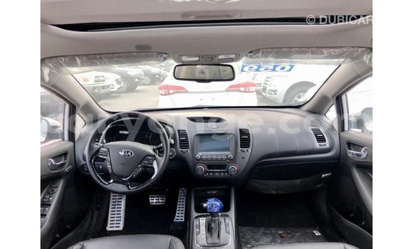 Acheter Import Voiture Kia Cerato Blanc à Import - Dubai, Namibie Acheter Import Voiture Kia Cerato Blanc à Import - Dubai, Namibie