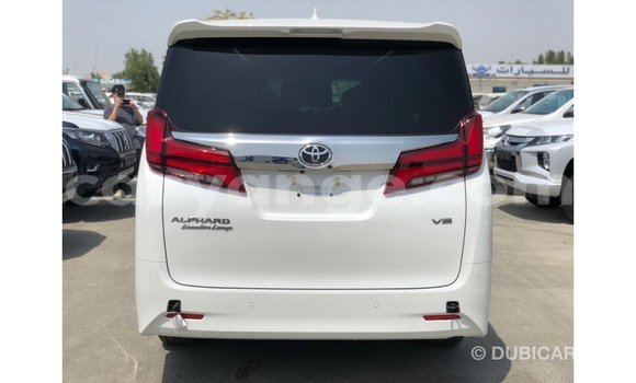 Acheter Import Voiture Toyota Alphard Blanc à Import - Dubai, Namibie Acheter Import Voiture Toyota Alphard Blanc à Import - Dubai, Namibie