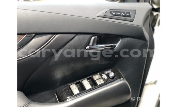 Acheter Import Voiture Toyota Alphard Blanc à Import - Dubai, Namibie Acheter Import Voiture Toyota Alphard Blanc à Import - Dubai, Namibie