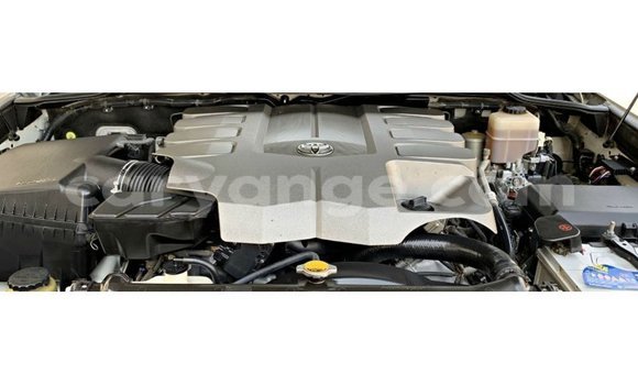 Acheter Import Voiture Toyota Land Cruiser Blanc à Import - Dubai, Namibie Acheter Import Voiture Toyota Land Cruiser Blanc à Import - Dubai, Namibie