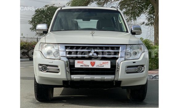 Acheter Import Voiture Mitsubishi Pajero Blanc à Import - Dubai, Namibie Acheter Import Voiture Mitsubishi Pajero Blanc à Import - Dubai, Namibie