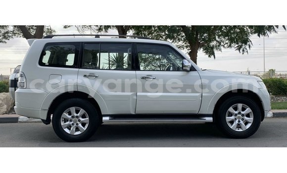 Acheter Import Voiture Mitsubishi Pajero Blanc à Import - Dubai, Namibie Acheter Import Voiture Mitsubishi Pajero Blanc à Import - Dubai, Namibie