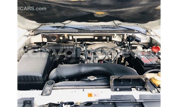 Acheter Import Voiture Mitsubishi Pajero Blanc à Import - Dubai, Namibie Acheter Import Voiture Mitsubishi Pajero Blanc à Import - Dubai, Namibie