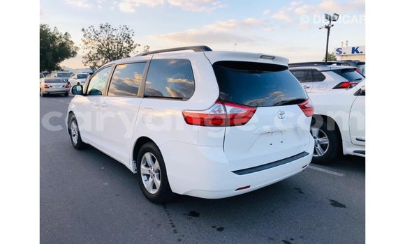 Acheter Import Voiture Toyota Sienna Blanc à Import - Dubai, Namibie Acheter Import Voiture Toyota Sienna Blanc à Import - Dubai, Namibie