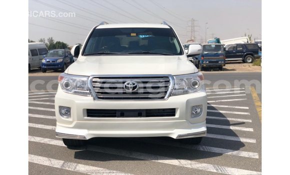 Acheter Import Voiture Toyota Land Cruiser Blanc à Import - Dubai, Namibie Acheter Import Voiture Toyota Land Cruiser Blanc à Import - Dubai, Namibie
