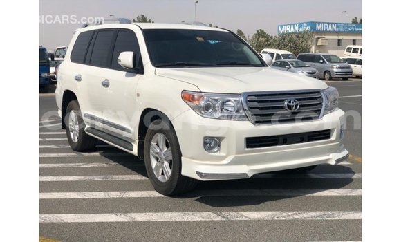 Acheter Import Voiture Toyota Land Cruiser Blanc à Import - Dubai, Namibie Acheter Import Voiture Toyota Land Cruiser Blanc à Import - Dubai, Namibie