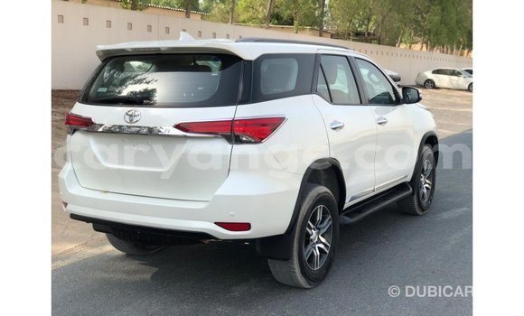 Acheter Import Voiture Toyota Fortuner Blanc à Import - Dubai, Namibie Acheter Import Voiture Toyota Fortuner Blanc à Import - Dubai, Namibie