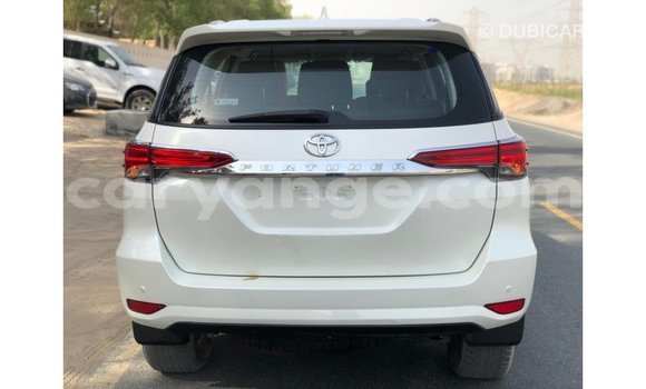 Acheter Import Voiture Toyota Fortuner Blanc à Import - Dubai, Namibie Acheter Import Voiture Toyota Fortuner Blanc à Import - Dubai, Namibie