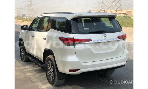 Acheter Import Voiture Toyota Fortuner Blanc à Import - Dubai, Namibie Acheter Import Voiture Toyota Fortuner Blanc à Import - Dubai, Namibie