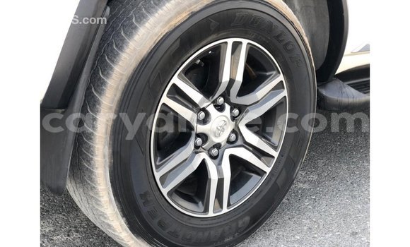 Acheter Import Voiture Toyota Fortuner Blanc à Import - Dubai, Namibie Acheter Import Voiture Toyota Fortuner Blanc à Import - Dubai, Namibie