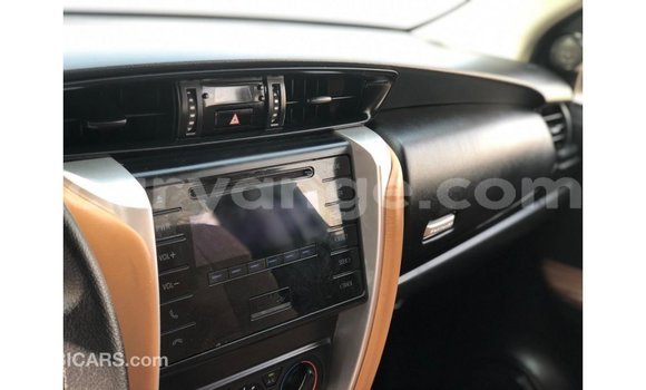 Acheter Import Voiture Toyota Fortuner Blanc à Import - Dubai, Namibie Acheter Import Voiture Toyota Fortuner Blanc à Import - Dubai, Namibie