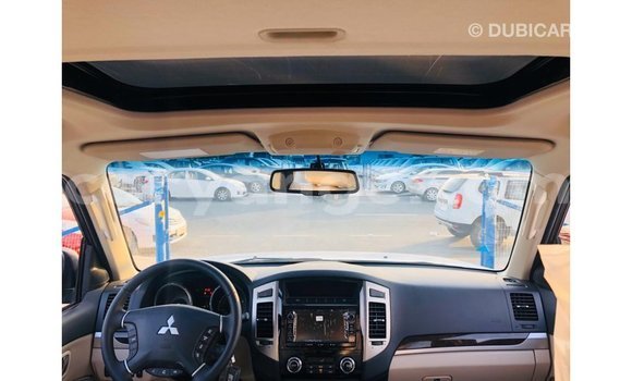 Acheter Import Voiture Mitsubishi Pajero Noir à Import - Dubai, Namibie Acheter Import Voiture Mitsubishi Pajero Noir à Import - Dubai, Namibie